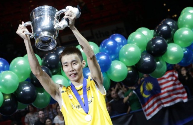 Lee-Chong-Wei-with-trophy-672x435